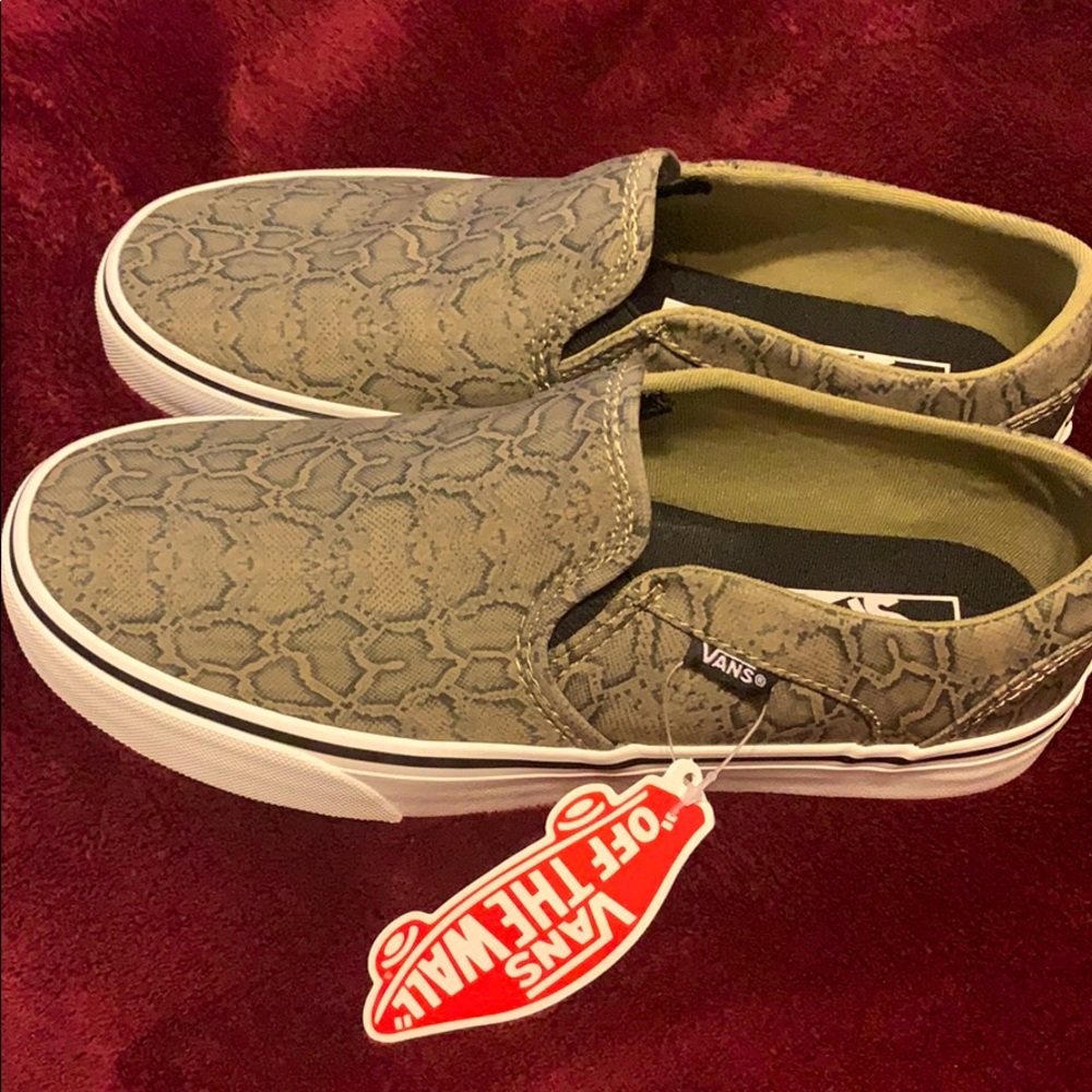 Women’s Vans slip on